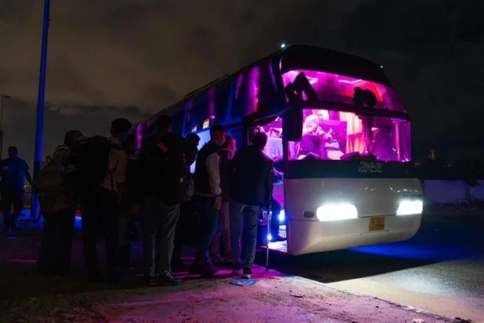 رحلات عودة إنسانية وطوعية لمئا...