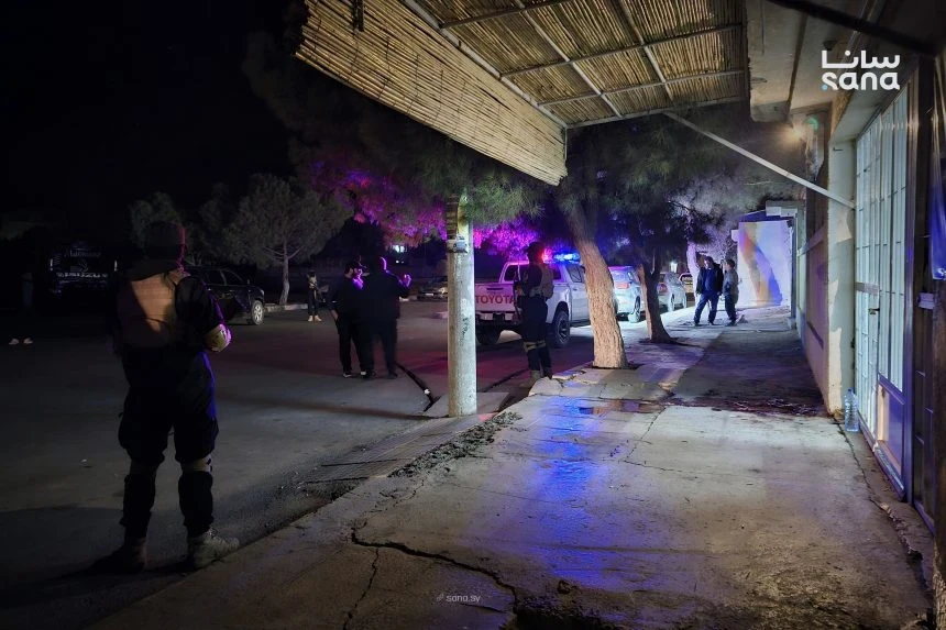 مسلحون يقتلون 4 مدنيين ويصيبون...