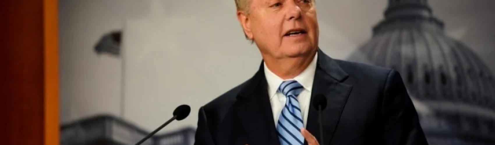 "علينا التعامل بحذر".. ليندسي غراهام يعلق على هتاف الجيش السوري لغزة خلال عيد التحرير