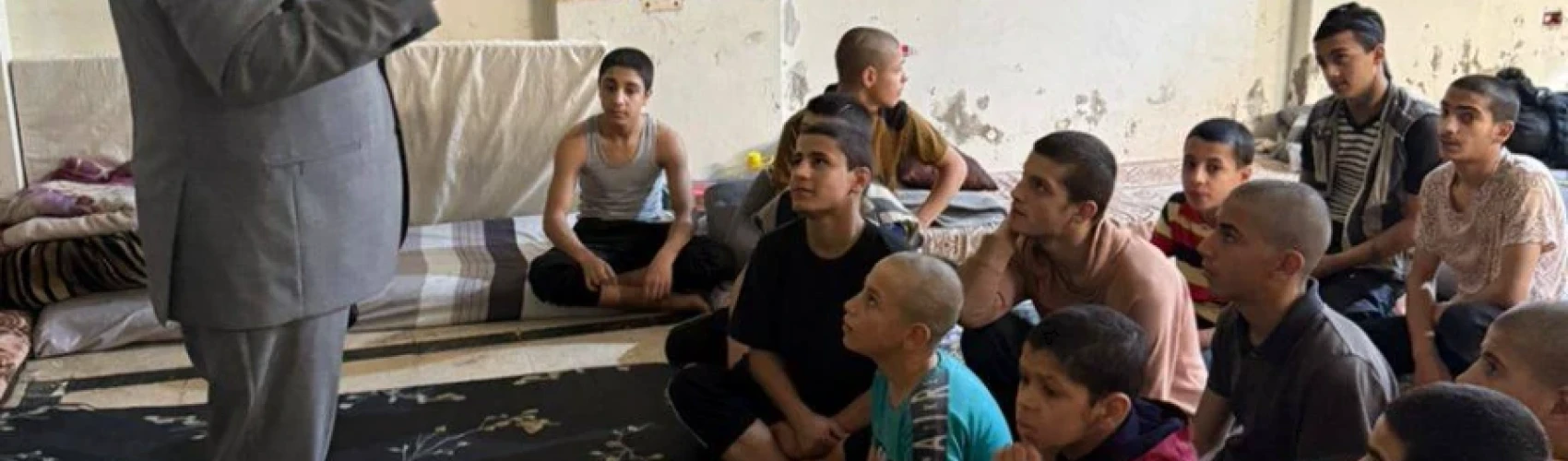 استياء شعبي في سوريا إثر ظهور أطفال وقاصرين في سجن حمص المركزي