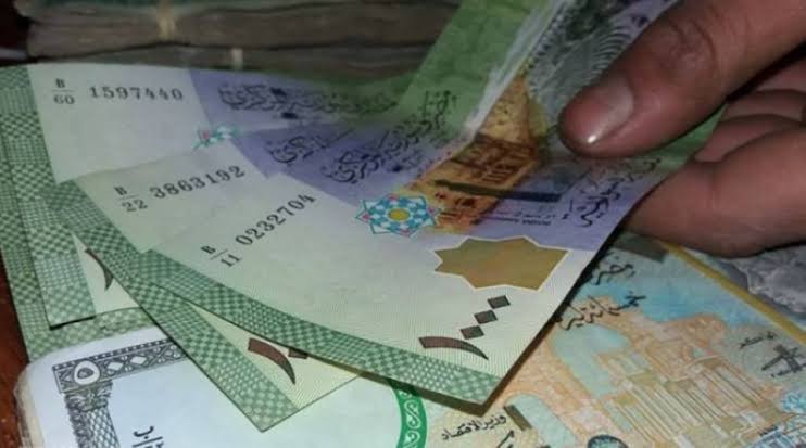 سوريا.. الليرة تهوي إلى أدنى س...