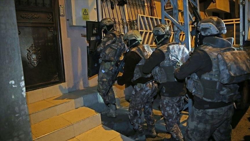 تركيا.. اعتقال ثلاثة سوريين بت...