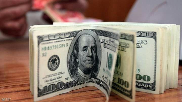 الليرة تخسر أمام الدوﻻر