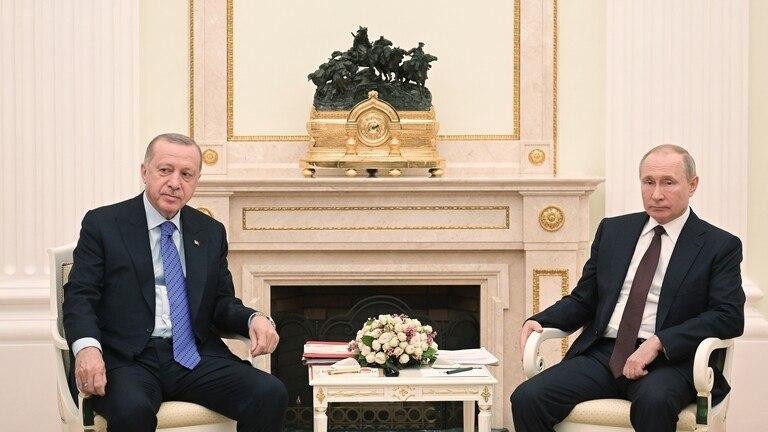أردوغان وبوتين يبحثان هاتفيا ت...