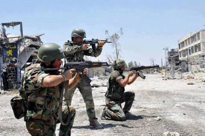 اشتباكات بين "الفرقة الرابعة"...