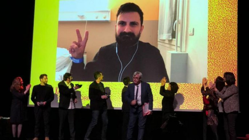 صحفي فرنسي يفوز بأرفع جائزة بب...