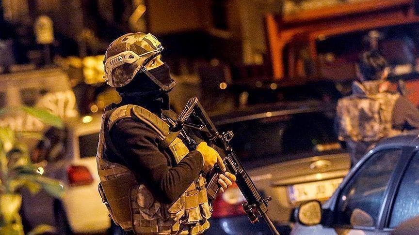 بتهمة أنشطة محظورة.. توقيف 5 س...