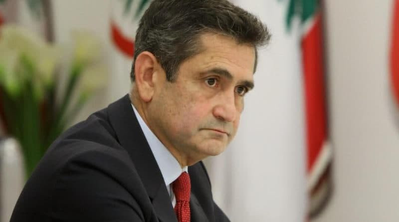وزير لبناني سابق يطالب بترحيل...