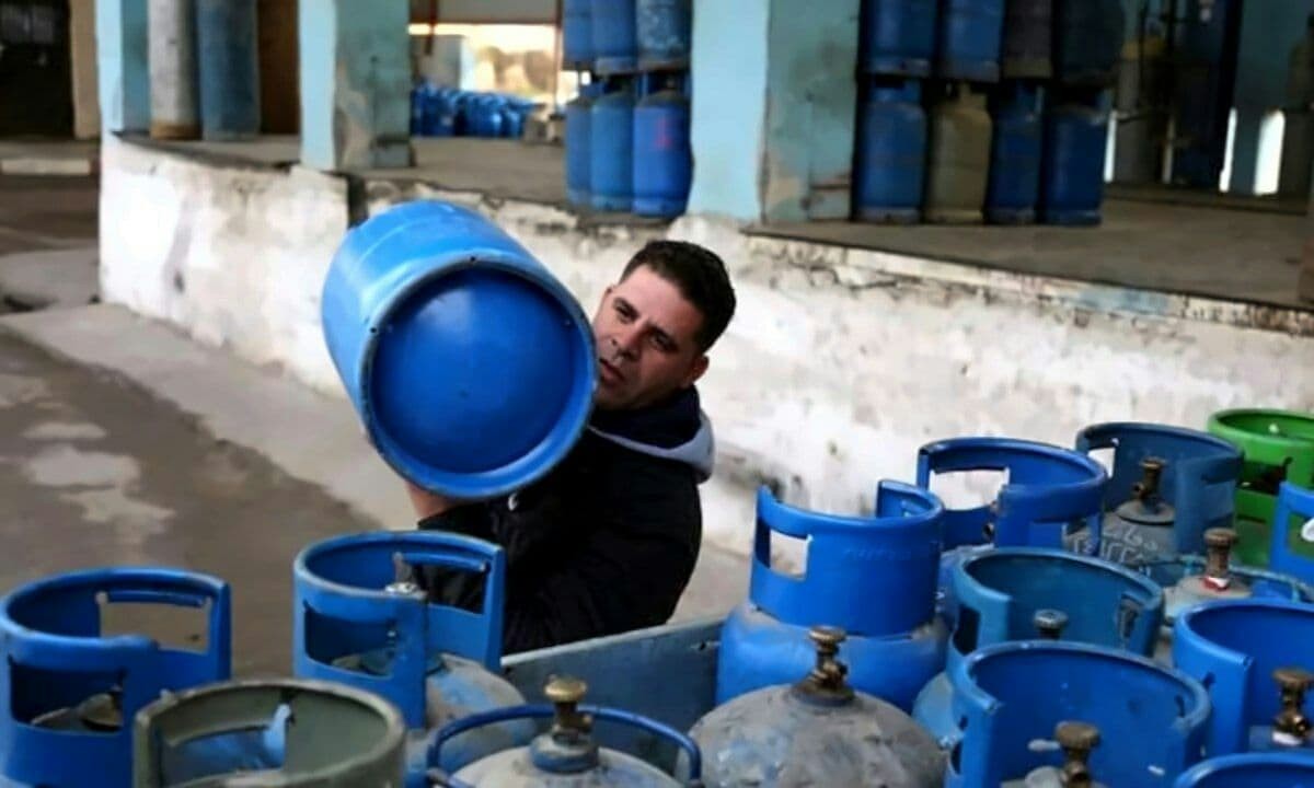 بذريعة ضغط فاتورة المستوردات.....