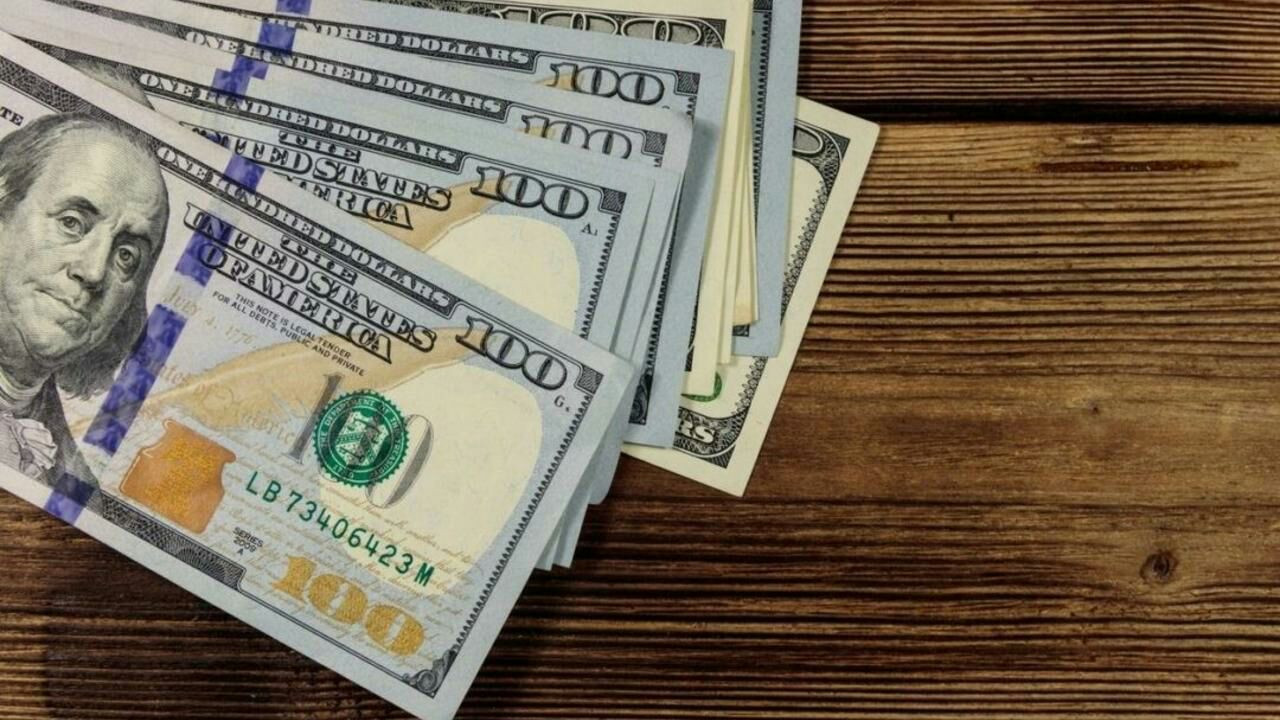 سعر صرف الليرة أمام الدوﻻر اﻷم...