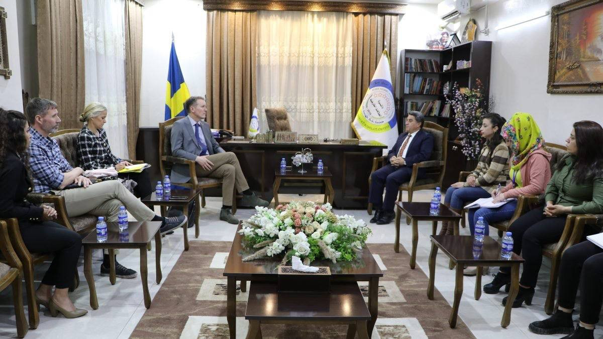 السويد تتسلم امرأتين وطفليهما...