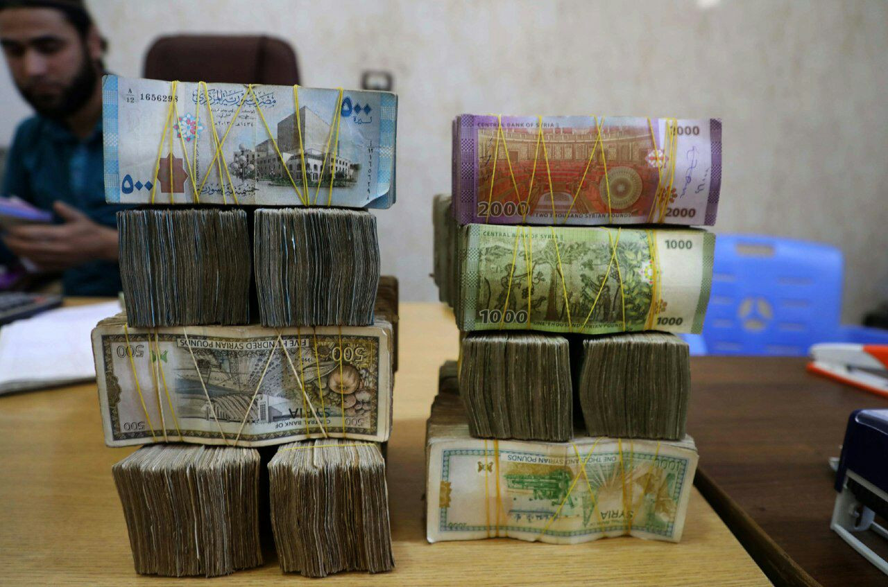 تراجع طفيف بسعر صرف الليرة الس...