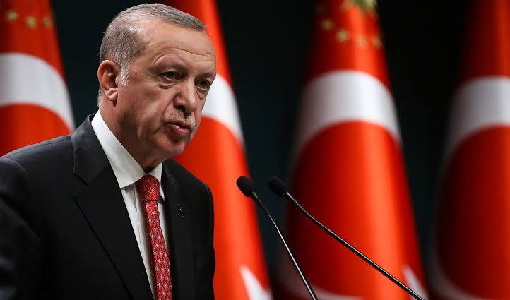 أردوغان يطالب أمريكا بالانسحاب...