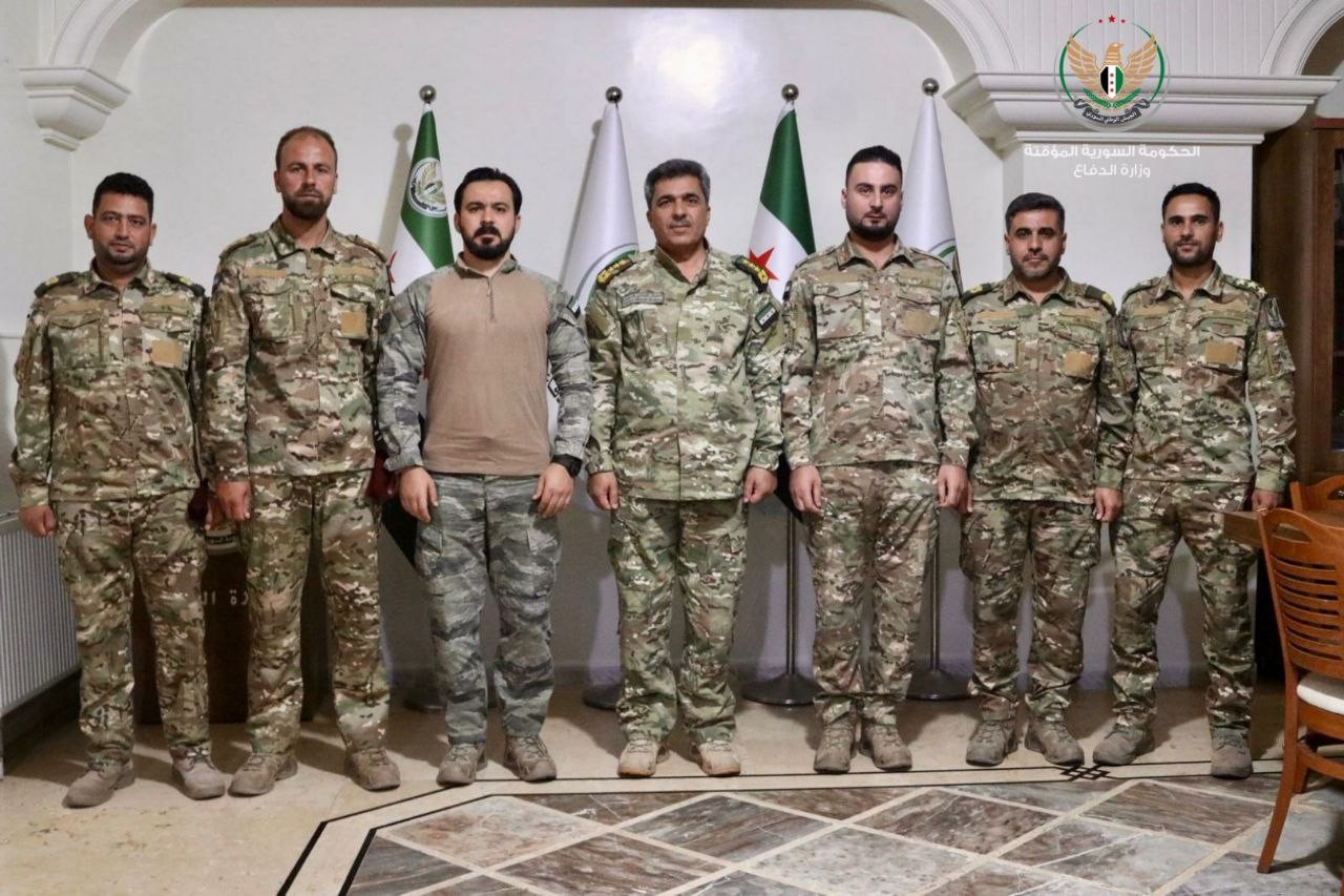 وزير الدفاع في "المؤقتة" يبحث...
