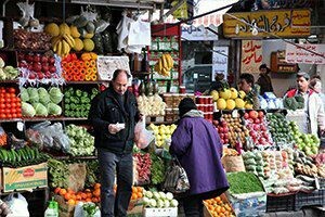 مسؤول موال يبرر ارتفاع اﻷسعار...