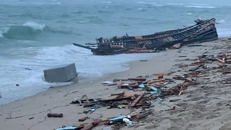 فقدان عشرات المهاجرين قبالة سو...