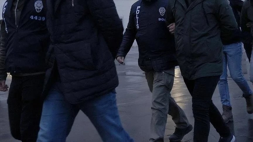 تركيا تعلن اعتــقال 12 شخصا من...