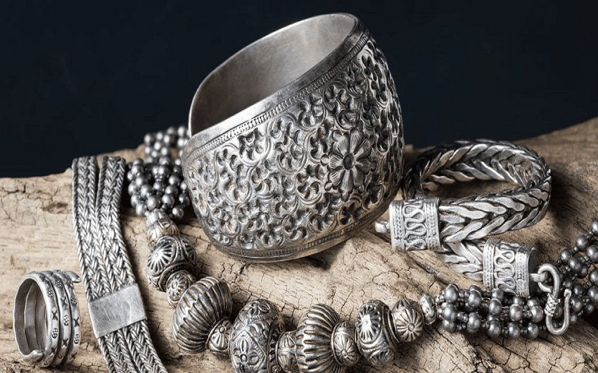 إقبال ضعيف على شراء "الفضة" في...