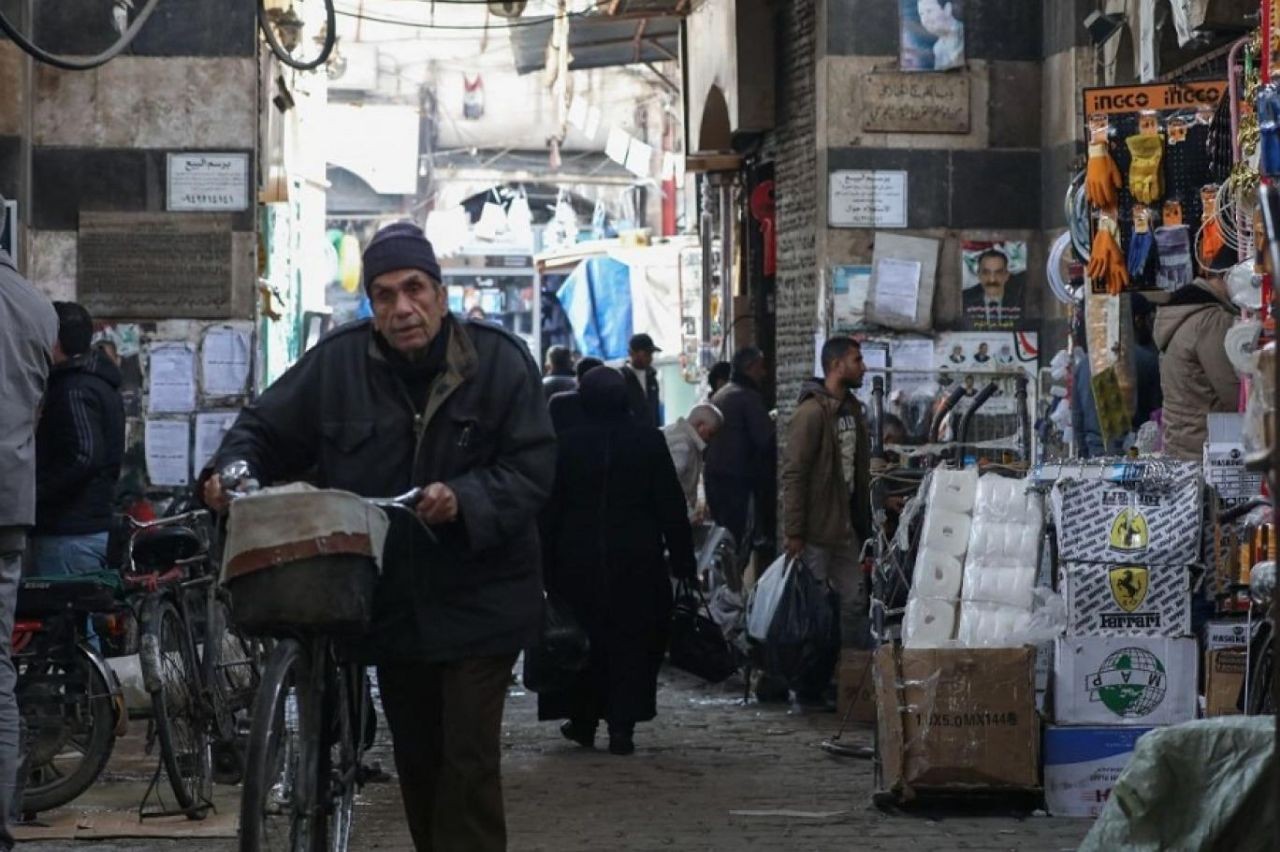 انهيار سعر صرف الليرة السورية...