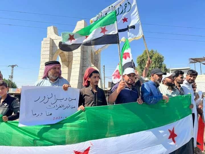 استخبارات النظام تقمع مظاهرة ف...
