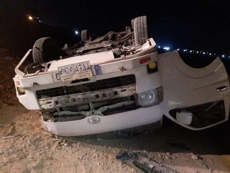 إصابة 22 سورياً بانقلاب حافلة...