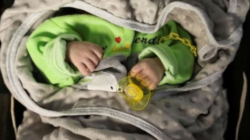 العثور على طفلة حديثة الولادة...