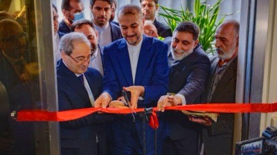 وزير خارجية إيران يفتتح قنصلية...