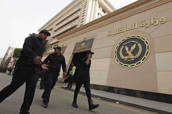 مصر تقرر ترحيل 4 لاجئين سوريين...