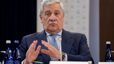 إيطاليا تعين سفير لها لدى النظ...
