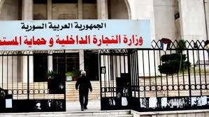 ضبط طن من المواد الغذائية المخ...