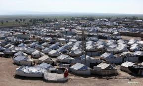 عائلات عراقية و سورية في مخيم...