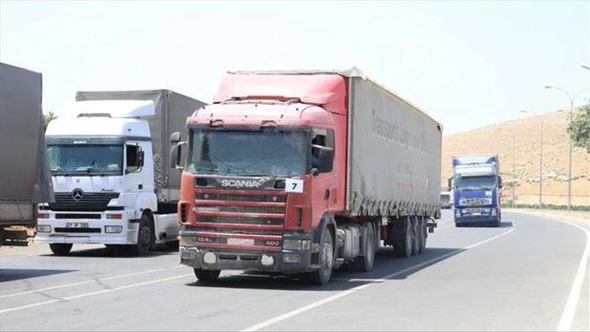 سوريا تمنع دخول الشاحنات القاد...