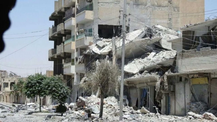 وفاة أم وطفليها بانهيار جدار م...