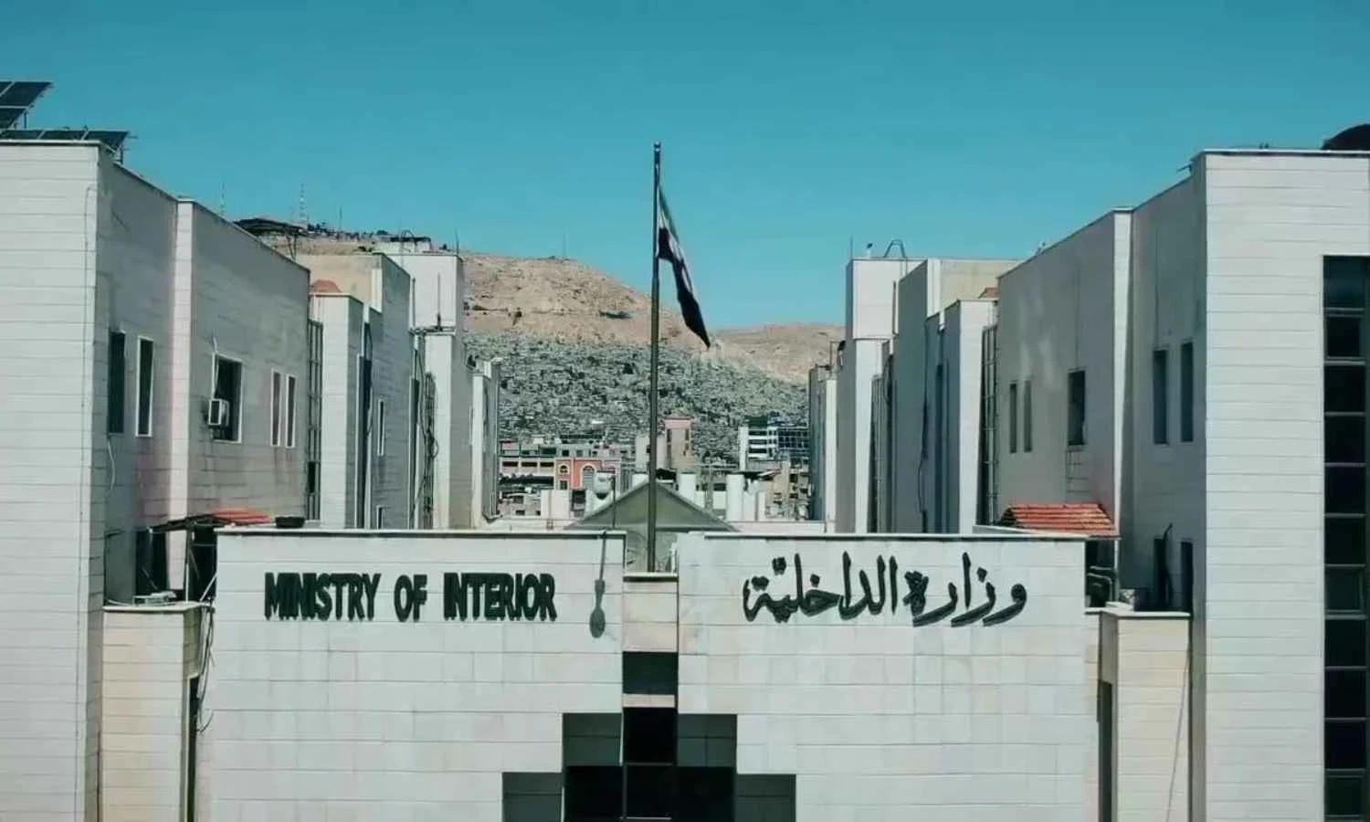 الداخلية السورية تفتح باب القب...