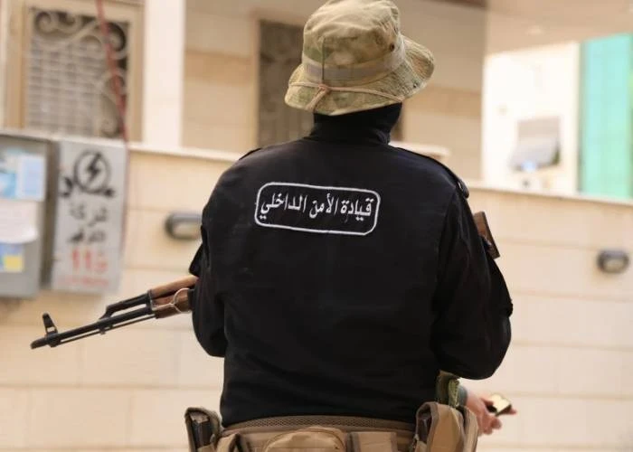 إصابة ثلاثة عناصر أمن بمنطقة "...