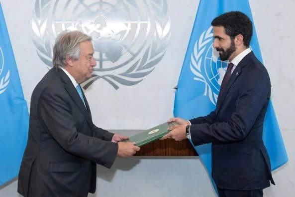 إبراهيم علبي يقدم أوراق اعتماد...