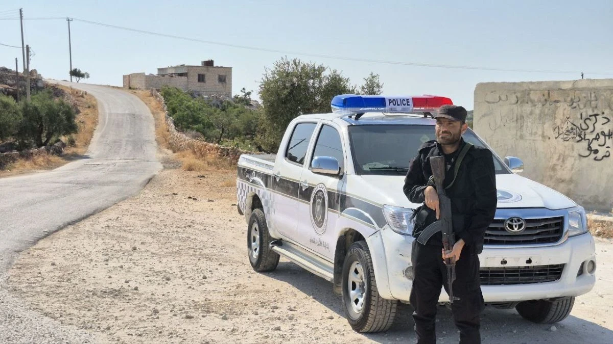 استهداف سيارة مدنية في جبل الس...